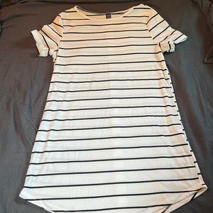 NWOT White & Black stripped dress